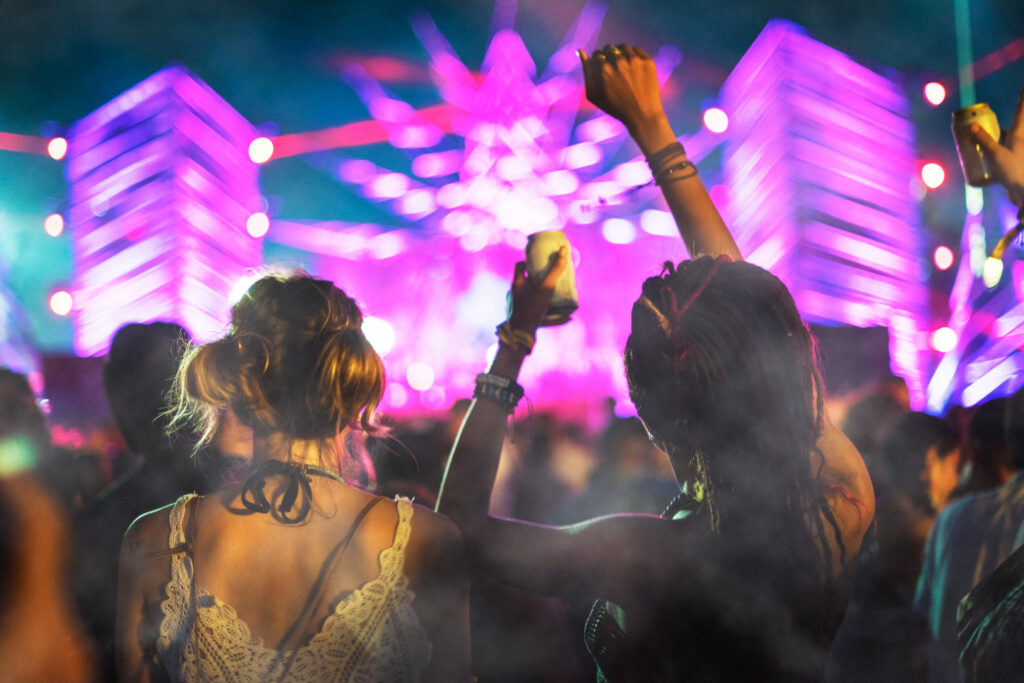 Soñar con ir a un concierto: significado de comunidad, euforia y conexión Soñar con ir a un concierto: significado de comunidad, euforia y conexión