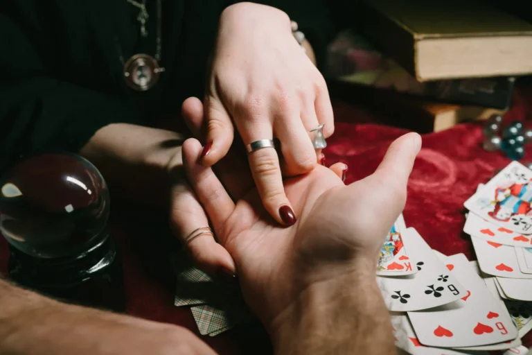 Quiromancia: cómo leer las líneas de la mano paso a paso