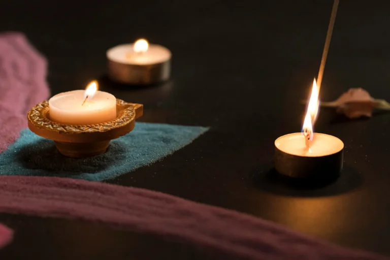 El significado de las velas según su color en los rituales mágicos