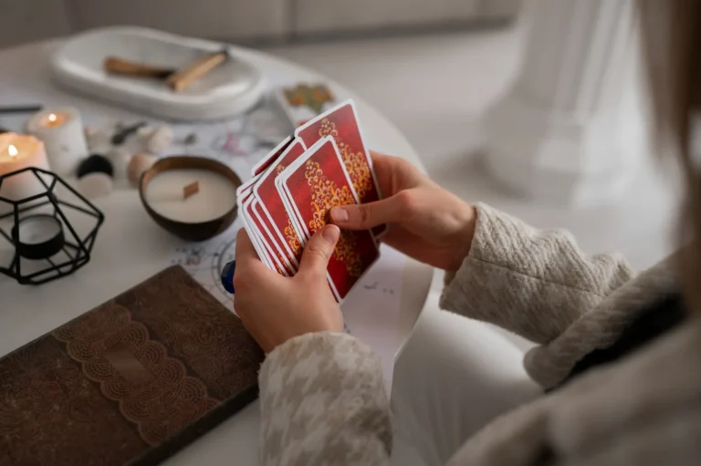 Cómo interpretar una tirada de tarot sin obsesionarte
