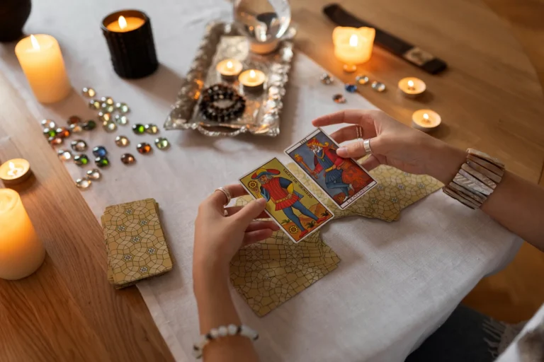 Qué preguntar al tarot cuando estás conociendo a alguien