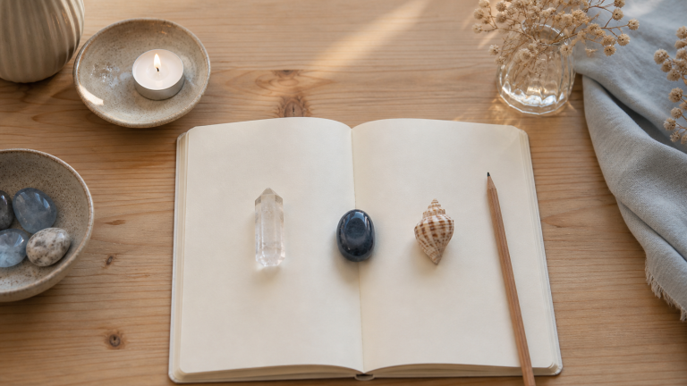 Tres cartas alineadas para una tirada de tarot sencilla